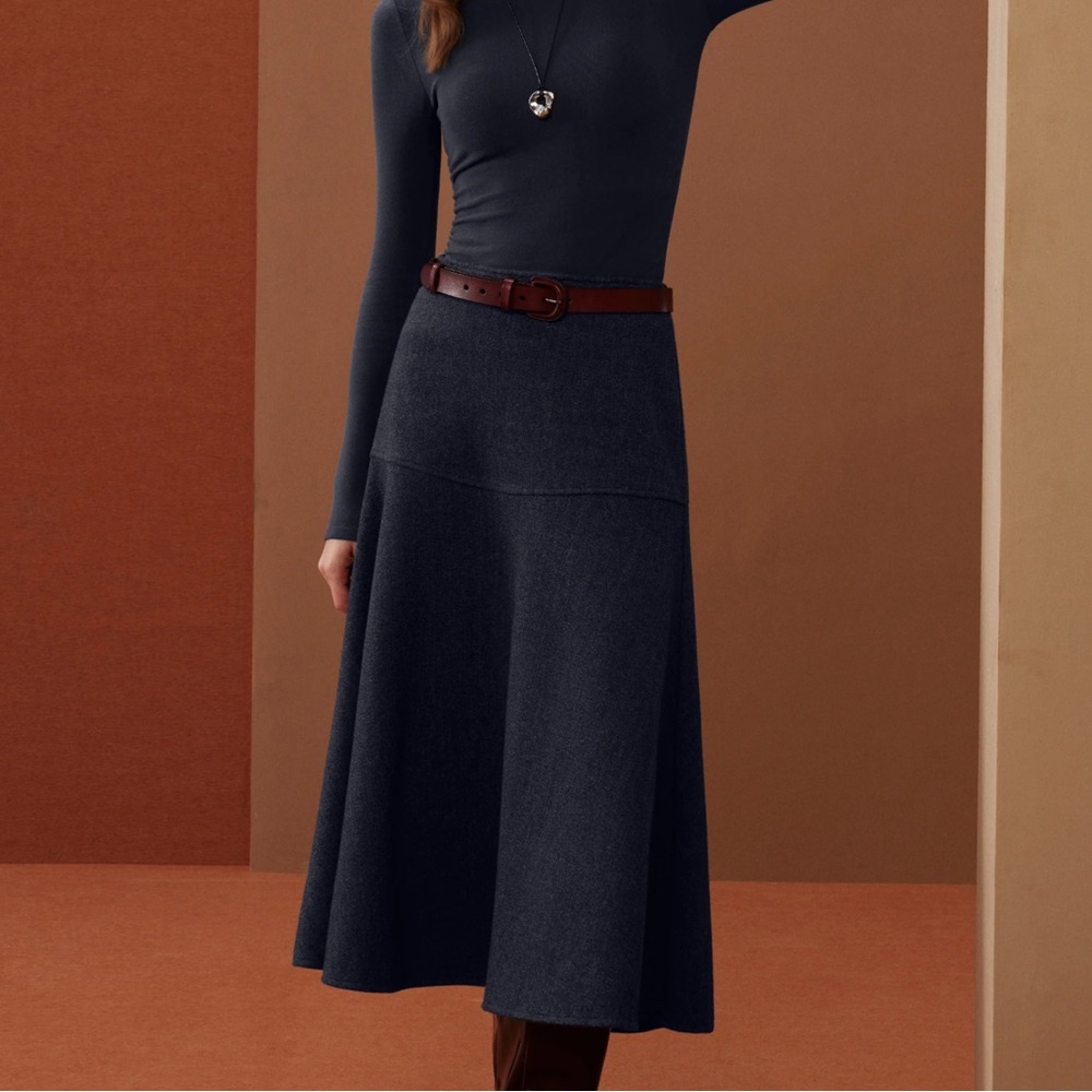 OGL Move Wool-Like Flared Maxi Skirt
Navy Size Med
